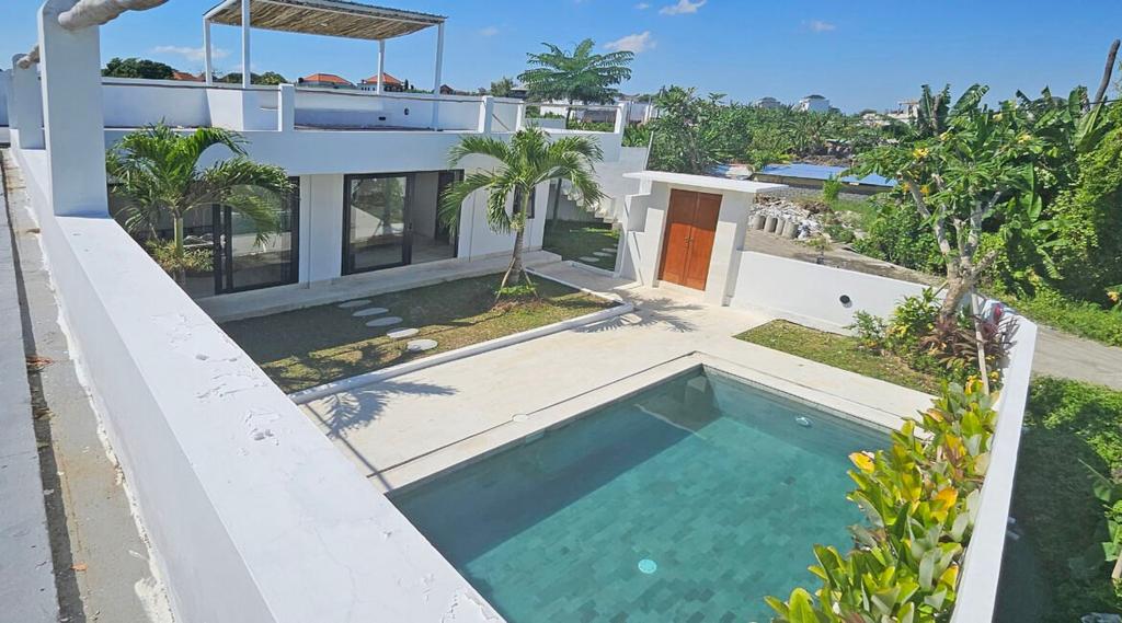 Tropical Pererenan Villa - 2 Bedroom Modern Leasehold Villa with Pool image